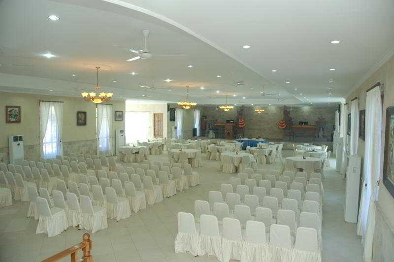 Oyo 2334 Melka Excelsior Hotel Singaraja Buitenkant foto