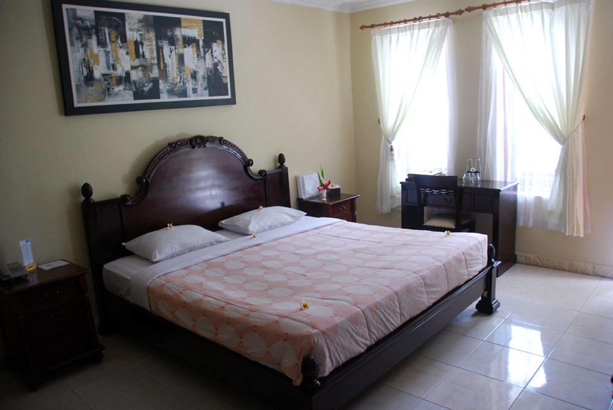 Oyo 2334 Melka Excelsior Hotel Singaraja Buitenkant foto