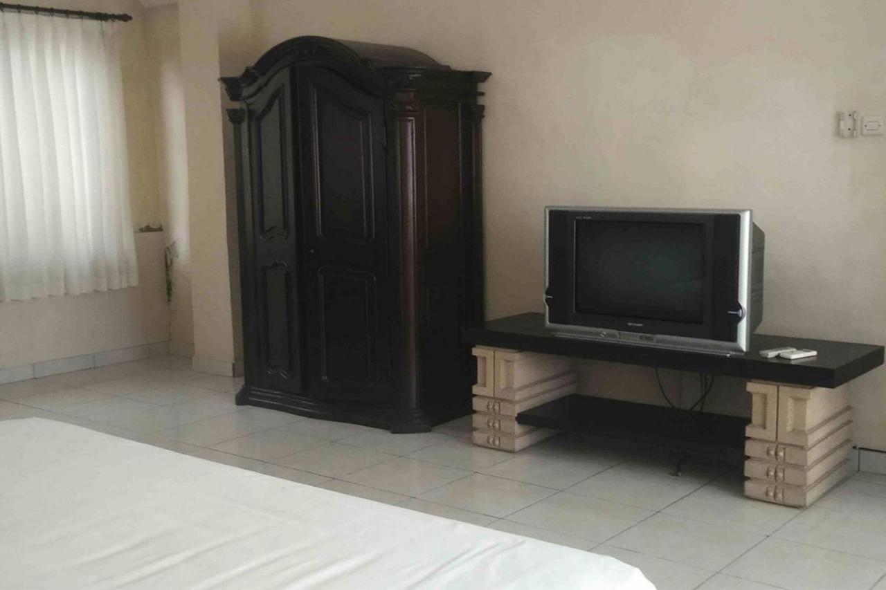 Oyo 2334 Melka Excelsior Hotel Singaraja Buitenkant foto