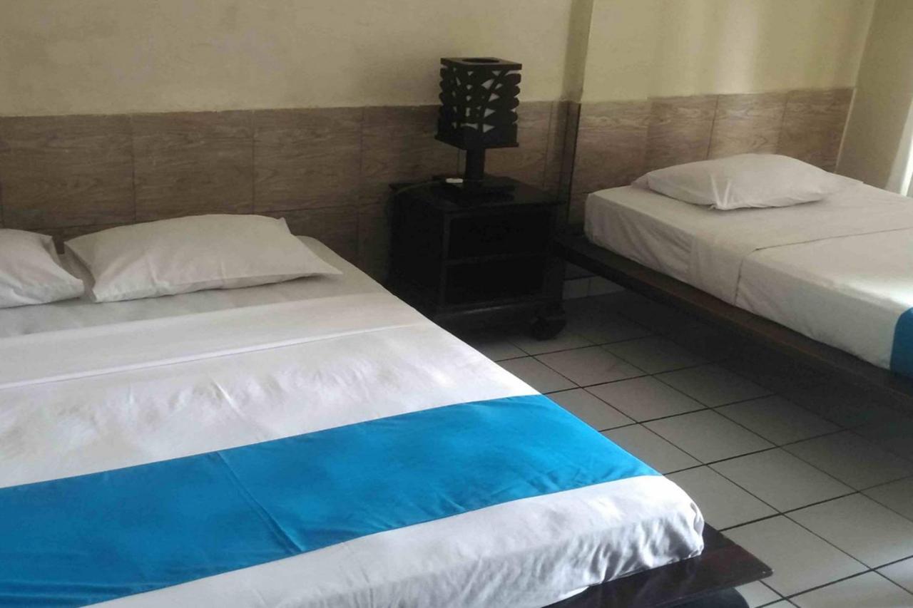 Oyo 2334 Melka Excelsior Hotel Singaraja Buitenkant foto